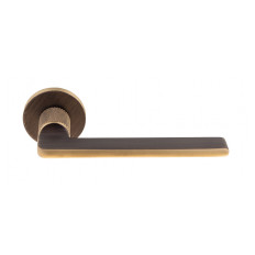 Door handle GRINT K with cylinder escutcheon on rose (E)
