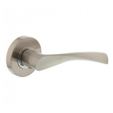 Door handle GIUSSY on round rose (E)